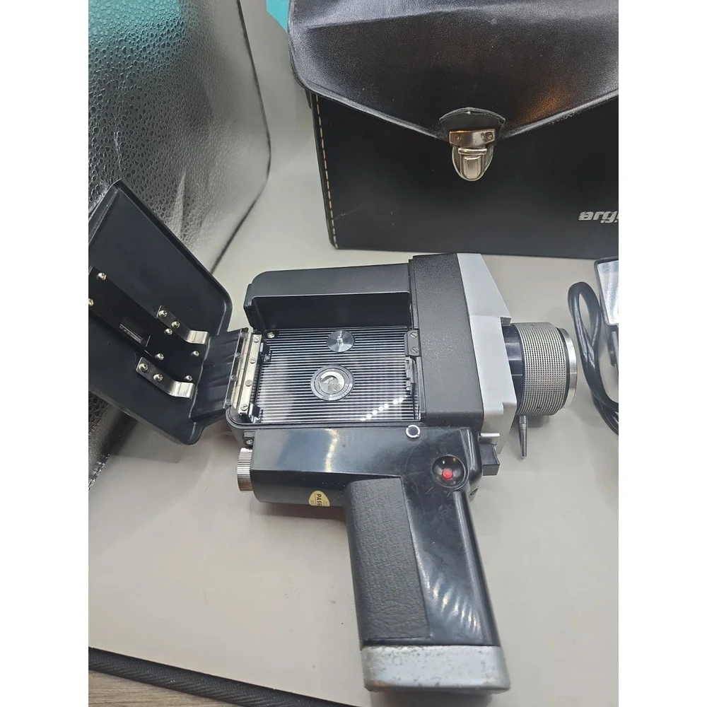 Argus 803 Super Eight Analog Camera UNTESTED, Flash And Bag INCLUDED